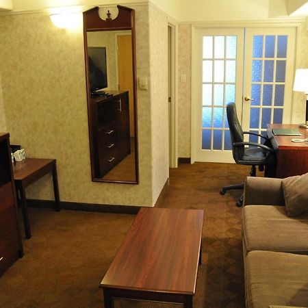 Travelodge By Wyndham Lloydminster Dış mekan fotoğraf