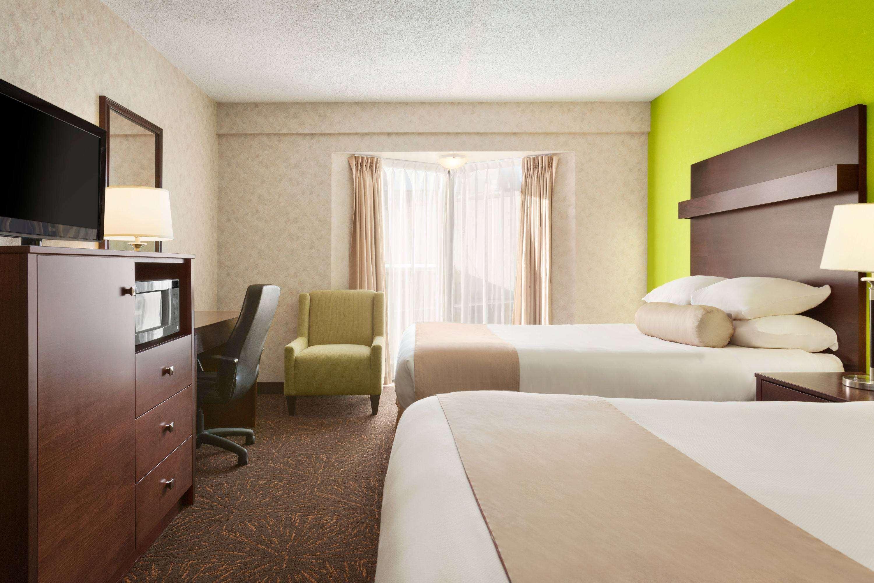 Travelodge By Wyndham Lloydminster Dış mekan fotoğraf