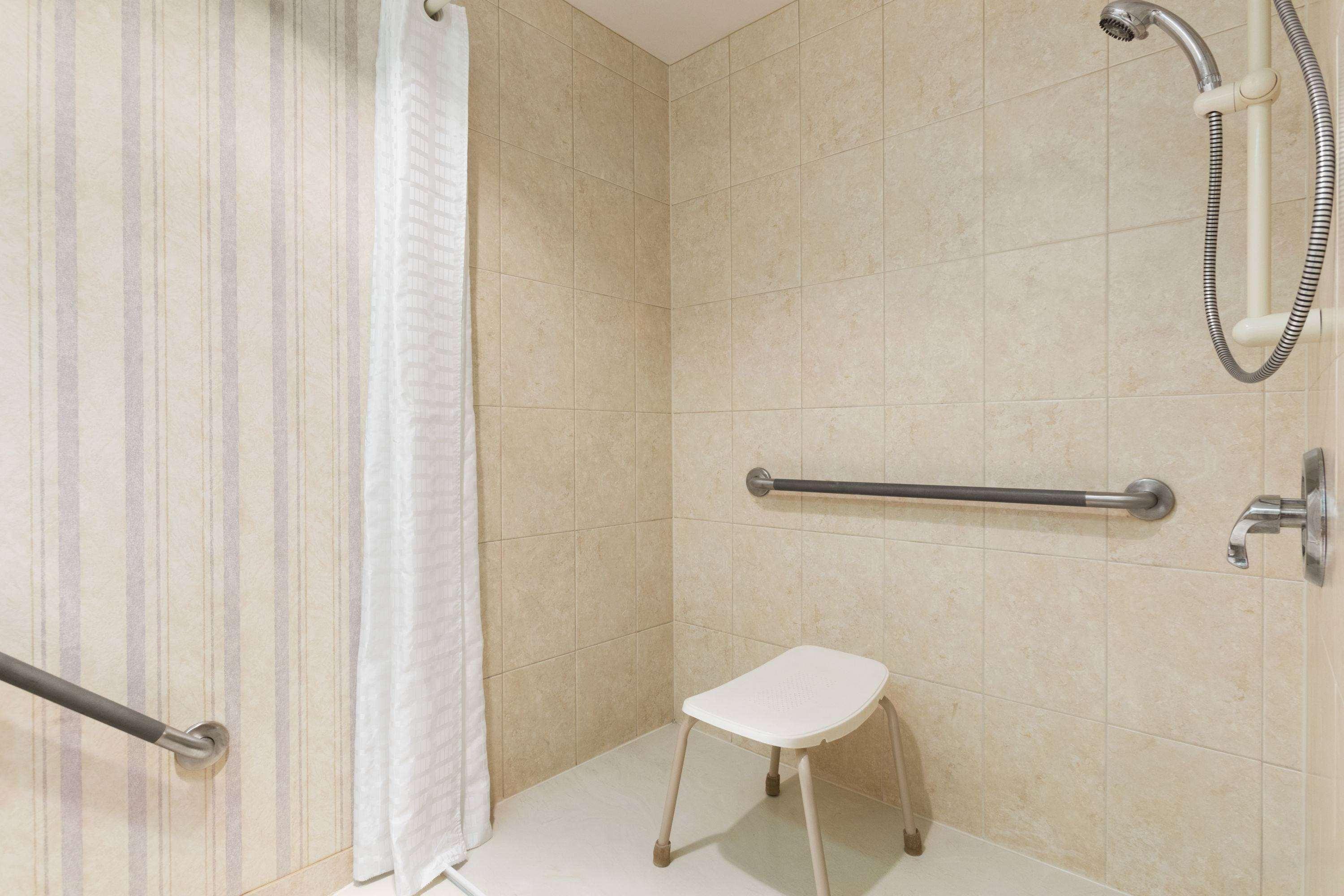 Travelodge By Wyndham Lloydminster Dış mekan fotoğraf