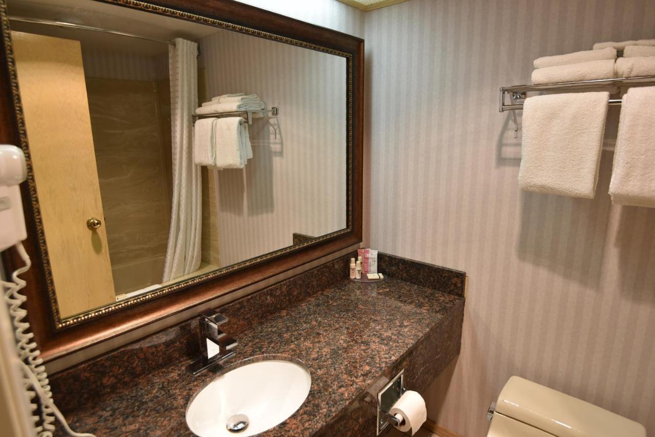 Travelodge By Wyndham Lloydminster Dış mekan fotoğraf
