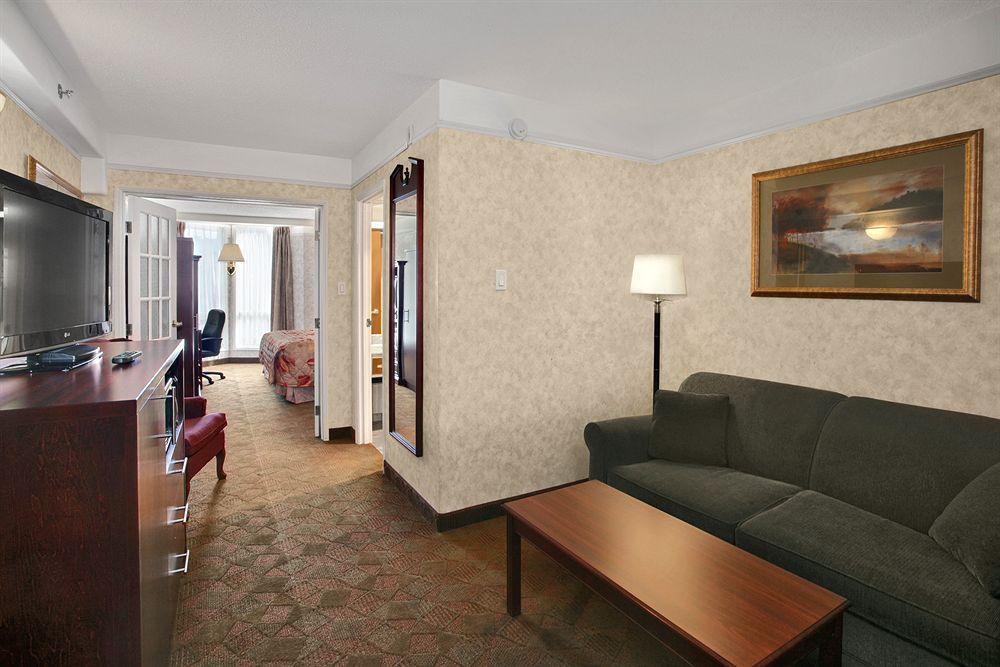 Travelodge By Wyndham Lloydminster Dış mekan fotoğraf