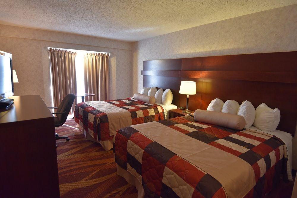 Travelodge By Wyndham Lloydminster Dış mekan fotoğraf